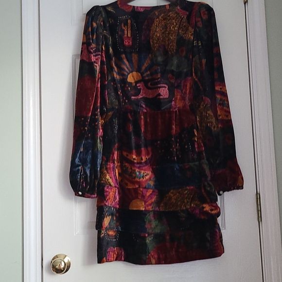 FARM RIO Crazy Mix V Neck Mini Dress - Picture 7 of 10